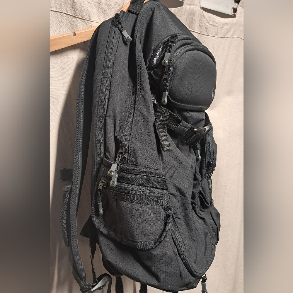 Lululemon Cruiser Backpack - Picture 3 of 7
